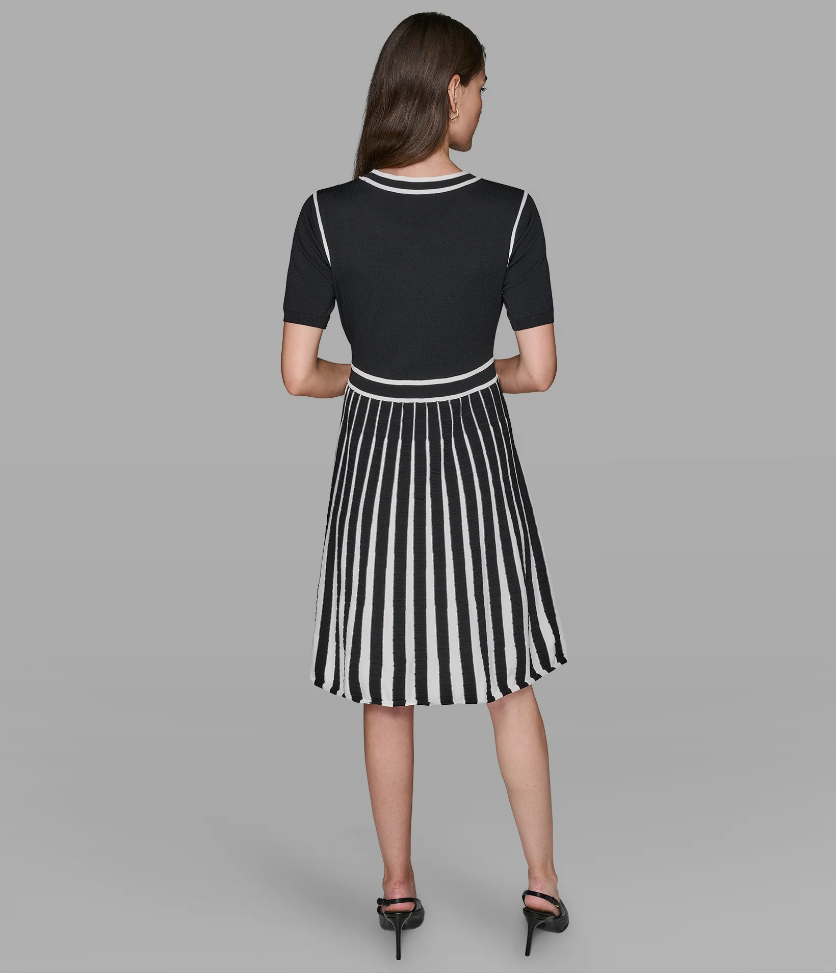 SHORT SLEEVE A-LINE SWEATER DRESS WITH CONTRAST TRIM - Image 2