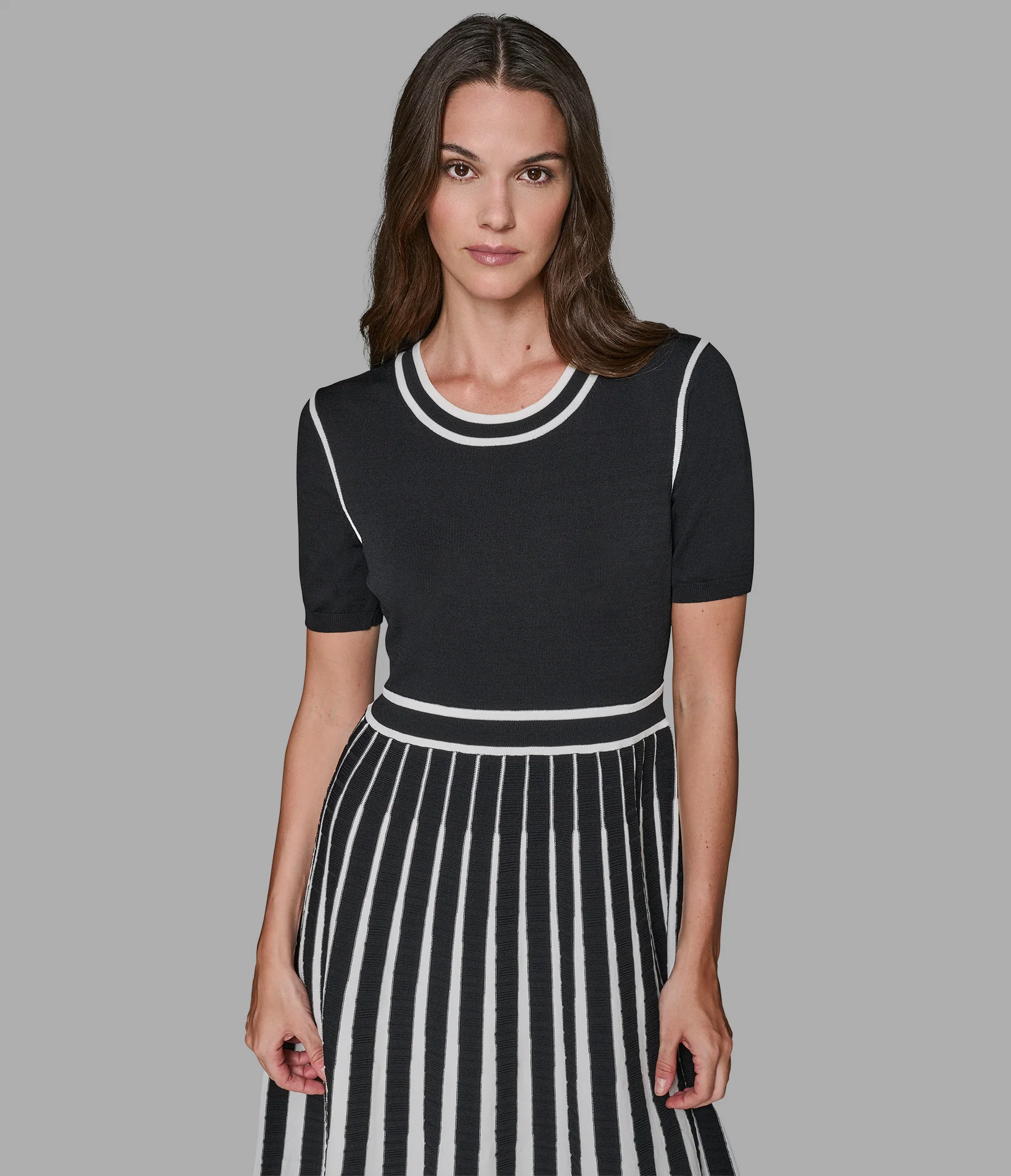 SHORT SLEEVE A-LINE SWEATER DRESS WITH CONTRAST TRIM - Image 4