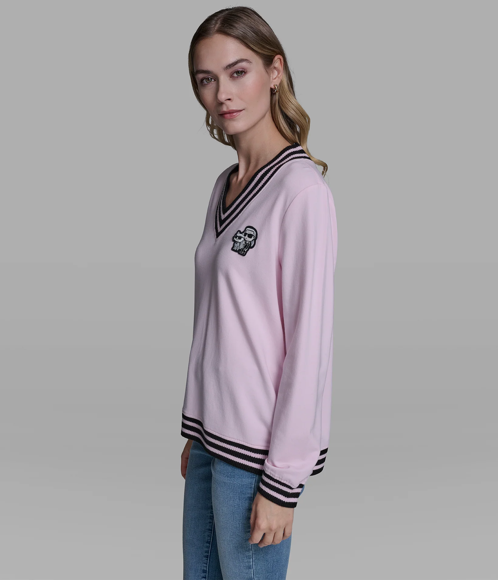 VARSITY PATCH V-NECK SWEATSHIRT - Image 3